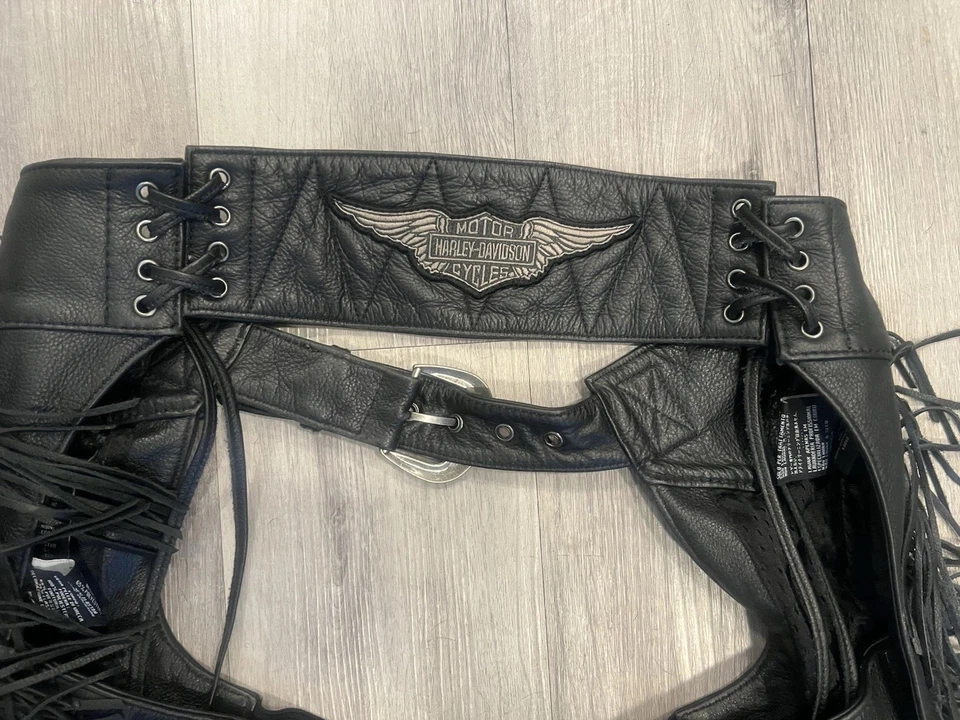 Harley-Davidson® Mujer Boone Flecos Cuero Chaps Negro Foto 2 de 4