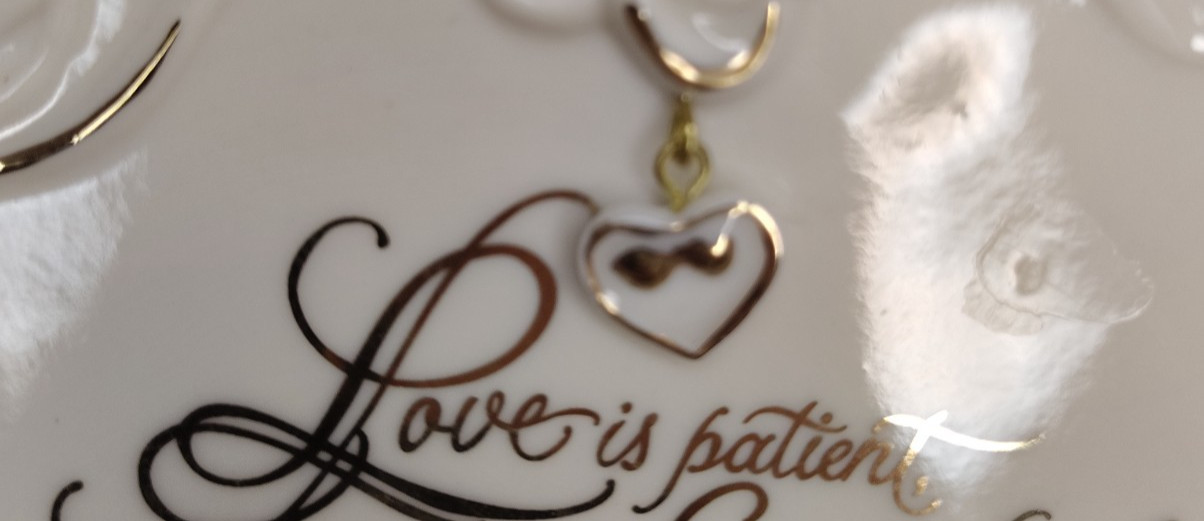 Bradford Exchange Decorative Heart Shape Plate "Love Is Patient" Corinthians COA