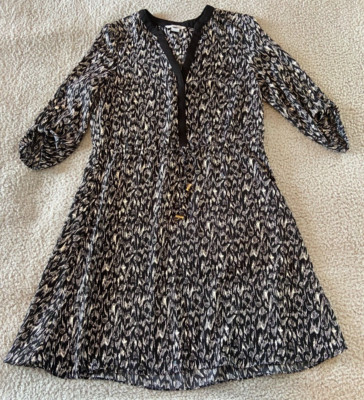 H&M Black White Sz 6 Silky Goth Dark VNeck 3/4 Roll Tab Sleeve Mini Shift Dress