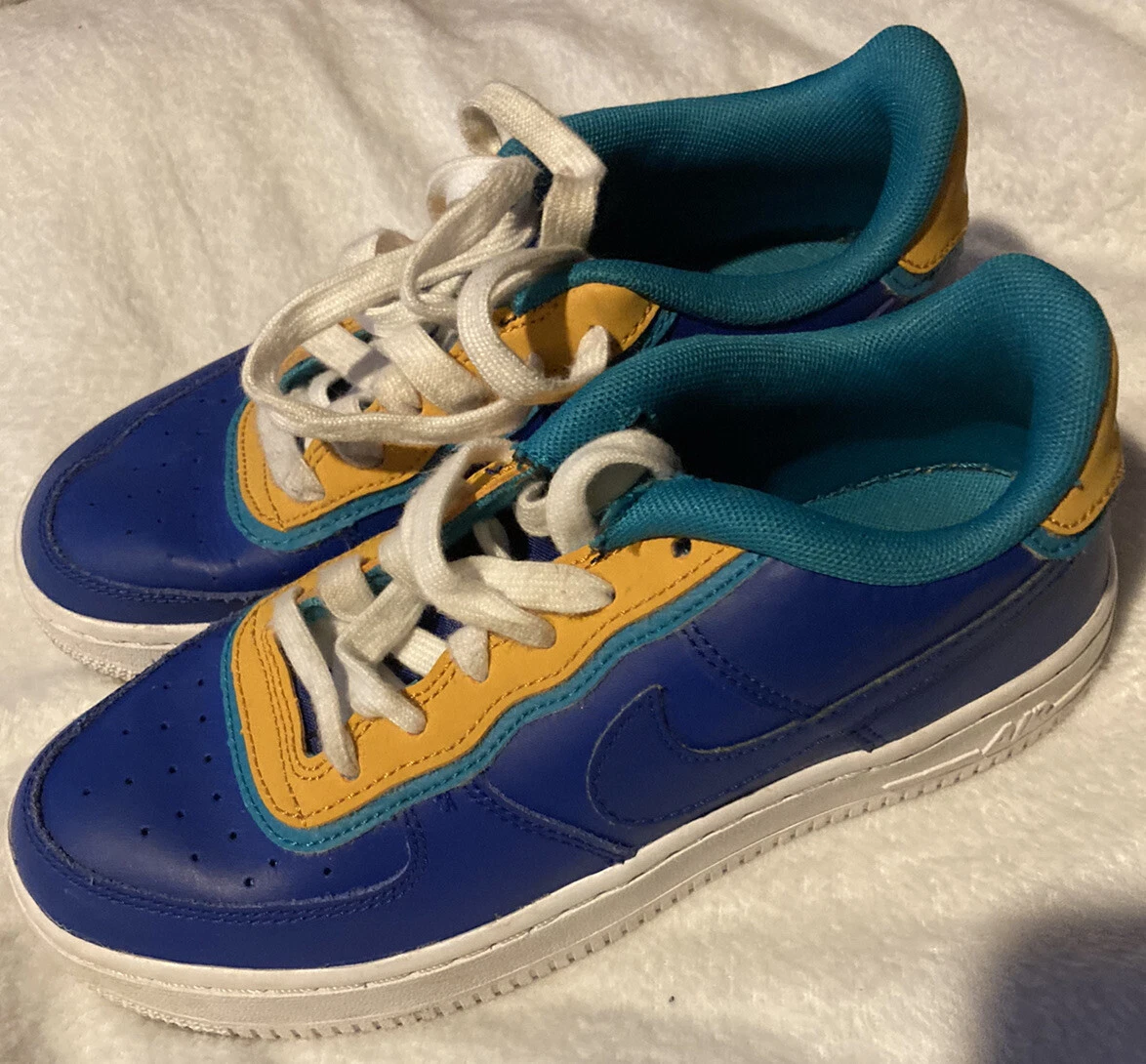 Nike air force 1 7 lv8 hotsell blue yellow