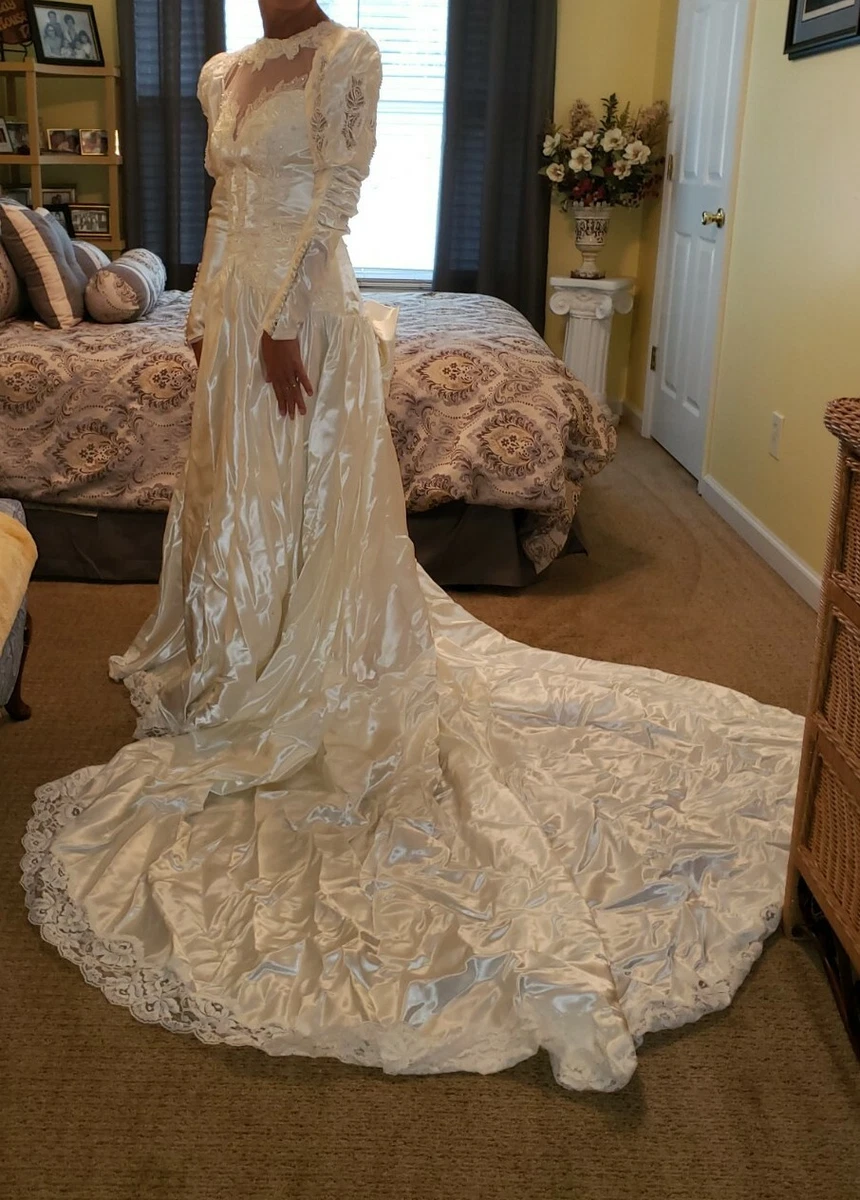 How (and Where?!) Can I Sell My Wedding Dress? | Savvy Bridal Boutique