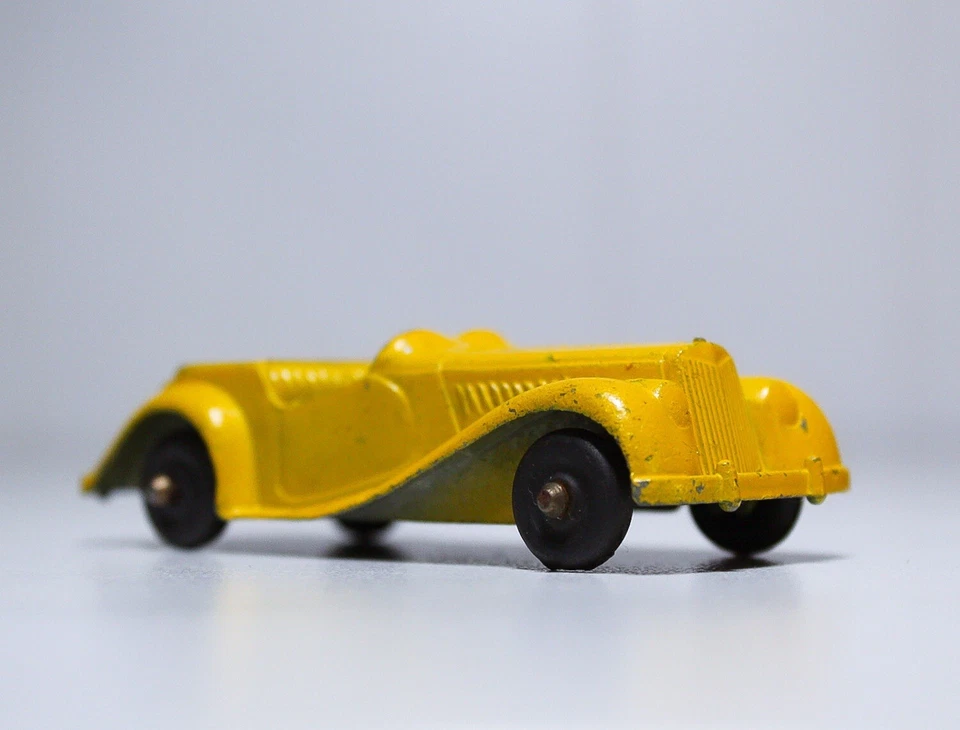 Coche de juguete Roadster amarillo pintado en frío raro vintage TOOTSIE TOY MG Chicago EE. UU. Foto 3 de 4