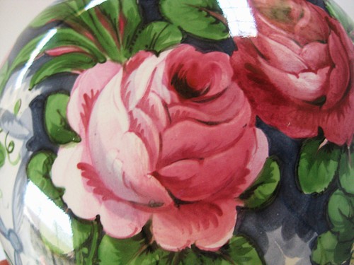 Hand Painted Royal Bonn Vase, Germany – Roses, Tulips - Blue Trellis, Signed - Picture 16 of 24