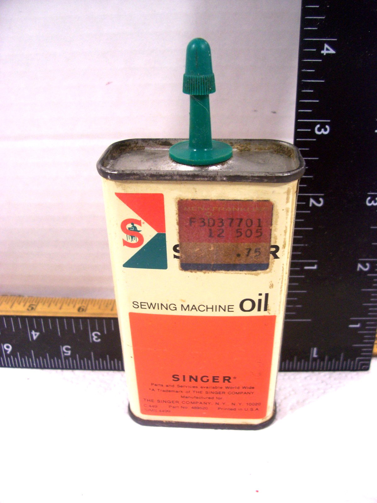 Vintage "SINGER SEWING MACHINE Oil" 75 cent Can - Unopened - Made in U.S.A.