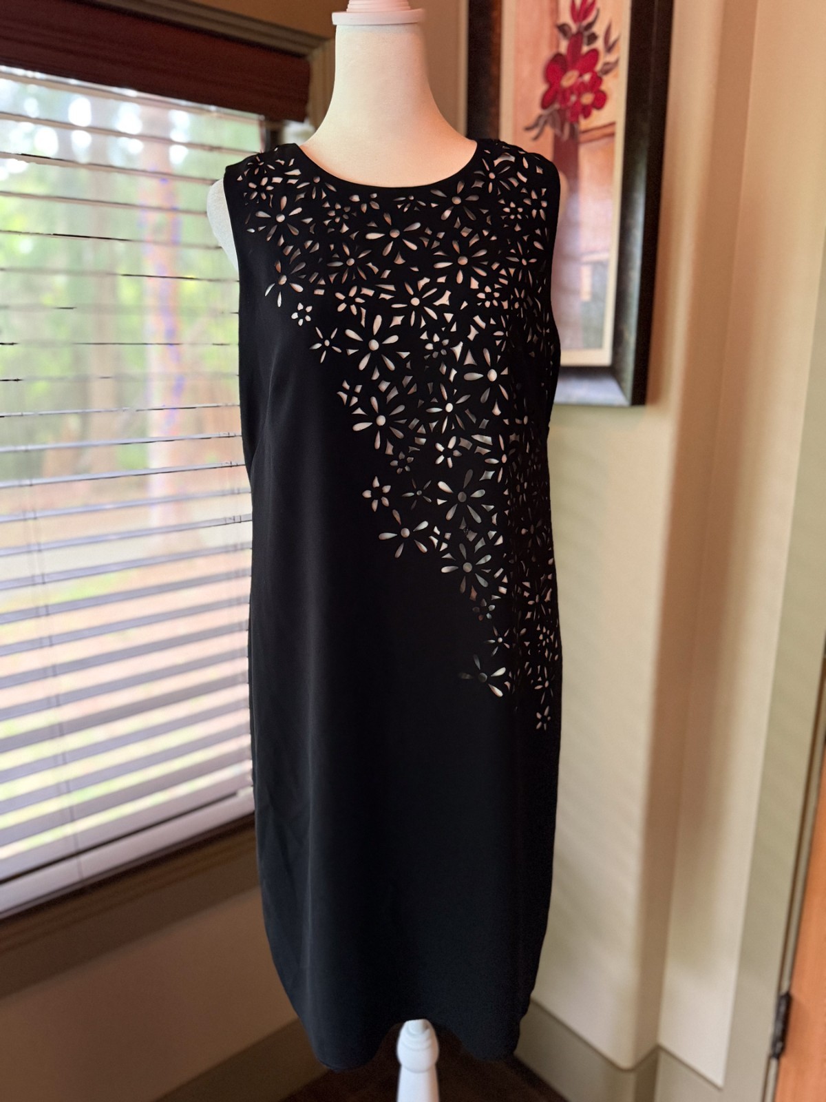 Calvin Klein Sheath Dress Women's Size 10 Back Zip Black White Laser Cut Flowers