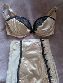 Rare Dita Von Teese Wonderbra 3 Piece Lingerie Set Nude Bra Girdle Thong 36C