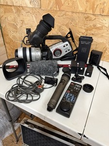 Canon XL2 MiniDV Camcorder with Accessory Bundle
