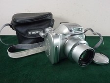 A Nice Fujifilm Finepix 2800 Zoom Digital Camera 2MP 6X Zoom