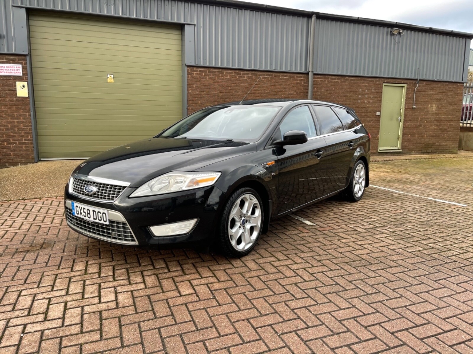 Image 1 - ford-mondeo-estate-titanium-black-diesel-touring-no-reserve-auction