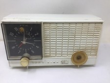 RCA Victor Plastic Ivory Cream Case Alarm Clock AM Tube Radio Model RHD10Y