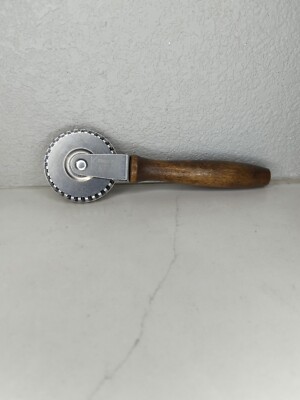 Krimpkut Pastry Crimper and Sealer 2