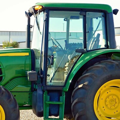 E-L77647 LH Cab Door Glass for John Deere 6930, 7130, 7320, 7220, 7230, 7330+++