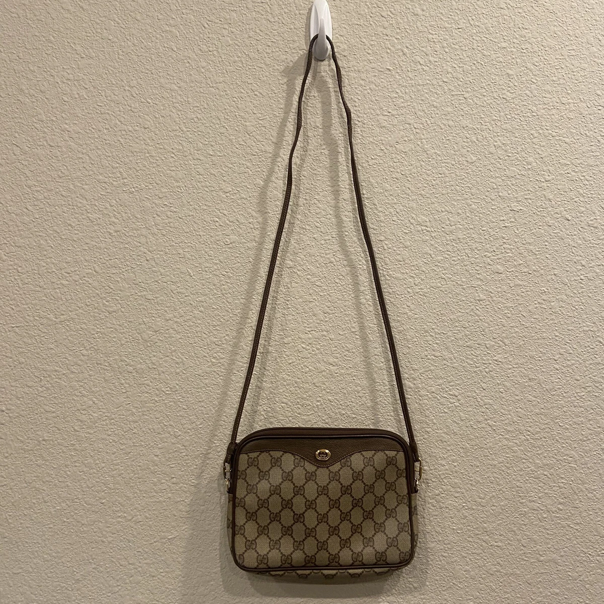 GG Supreme crossbody bag, Gucci