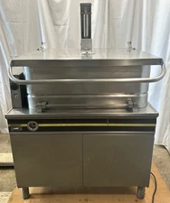 Groen CHFPC/1-3 30 Gal. Nat. Gas Electric Tilting Skillet Braising Pan T01037