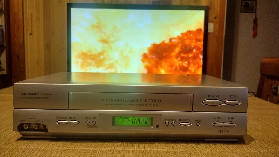 SHARP VC-GH600 VIDEOREGISTRATORE VHS 6 TESTINE STEREO REVISIONATO + TELECOMANDO  - Immagine 2 di 4