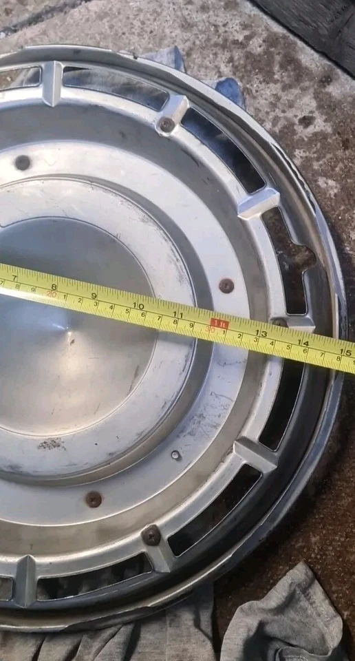 BUICK ELECTRA 225 LESABRE INVICTA SPECIAL COPRIMOZZO COPRIRUOTA ANNI 60 auto d'epoca - Immagine 4 di 4