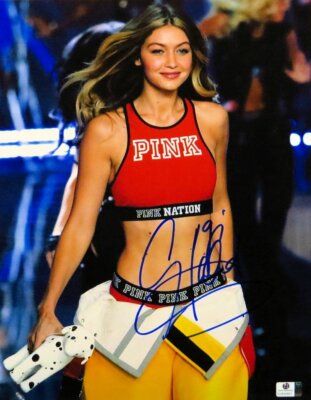 ジジ・ハディッド直筆サイン入り超大型写真…Gigi Hadid… Gigi Hadid (Actress/Model) Signed Autographed 8x10 photo