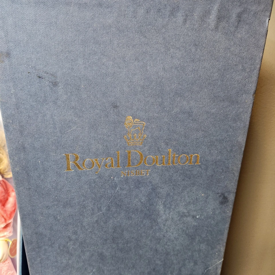 Muñeca vintage Royal Doulton Nisbet Heirloom Melanie 1985 Inglaterra vestido rosa en caja Foto 3 de 4