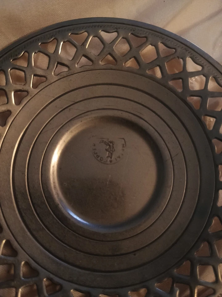 Juego de 4 posavasos redondos vintage hechos a mano marcados de cobre/metal Foto 3 de 4