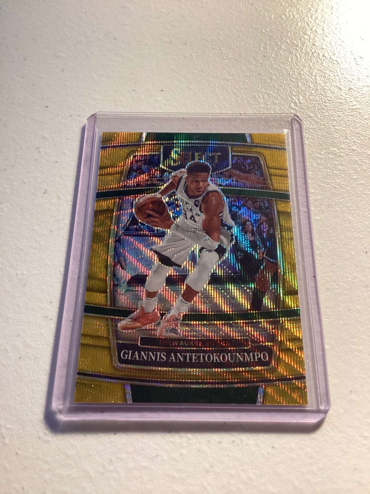 2021 Panini Select Giannis Antetokounmpo #35 Gold Wave Prizm