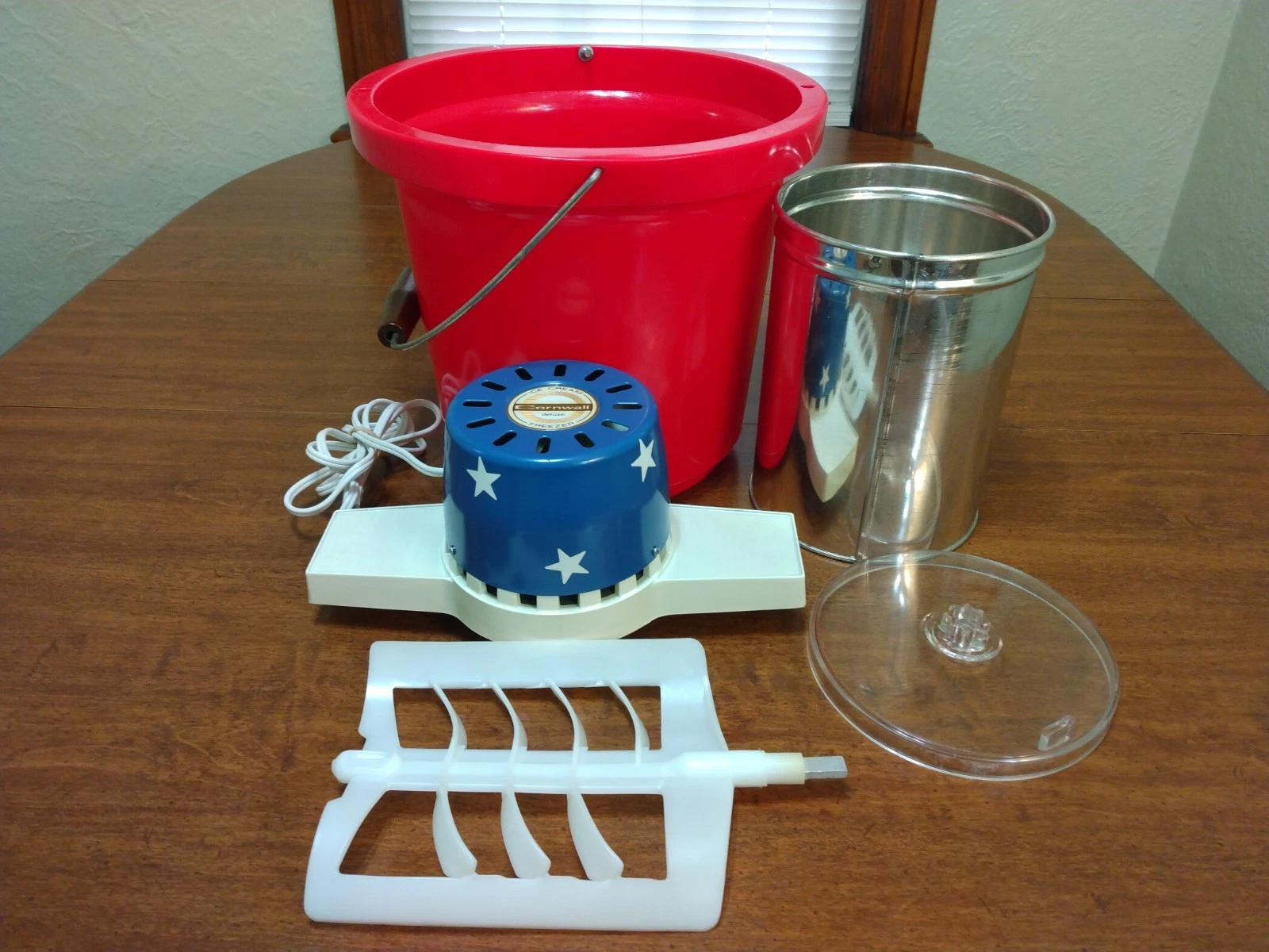 VTG 4th of July Ice Cream Maker Cornwall Red White Blue Flag 4 Qt Electric USA