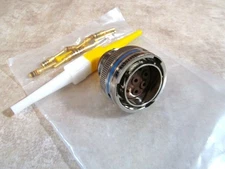 NEW AERO MS3476L18-8P, 8 hole 12 AWG Pins Plug Connector per Mil-C-26482 ser ll