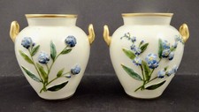Antiguo par de jarrones Royal Worcester, incrustados