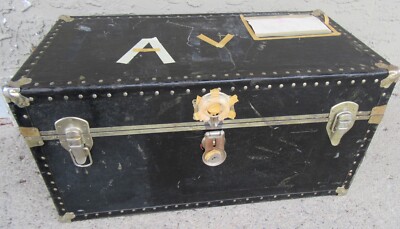 1970s Storage Shipping Trunk 32 x 17 x 16.5