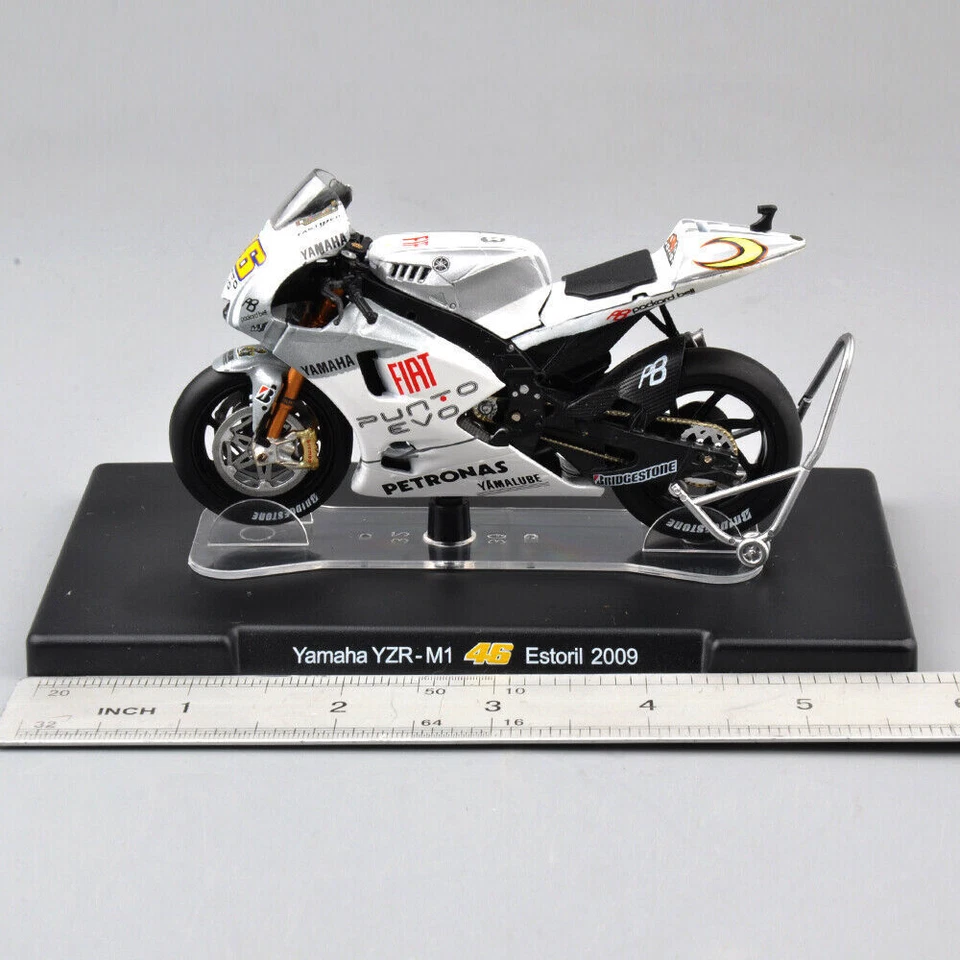 IXO-Altaya 1/18 VALENTINO ROSSI #46 Motorcycles Yamaha YZR-M1 Motorbike Toy - Image 3 of 4
