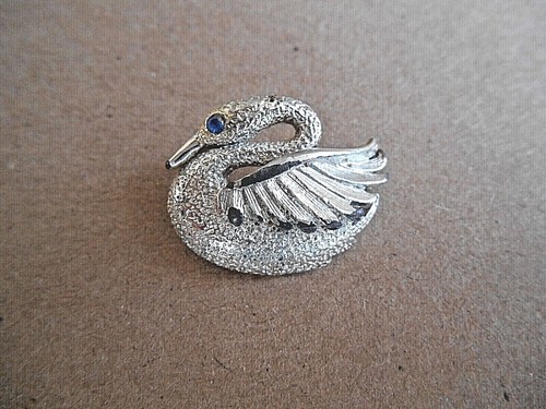 VINTAGE GERRY'S SILVER TONED SWAN BROOCH PIN - Picture 2 of 8