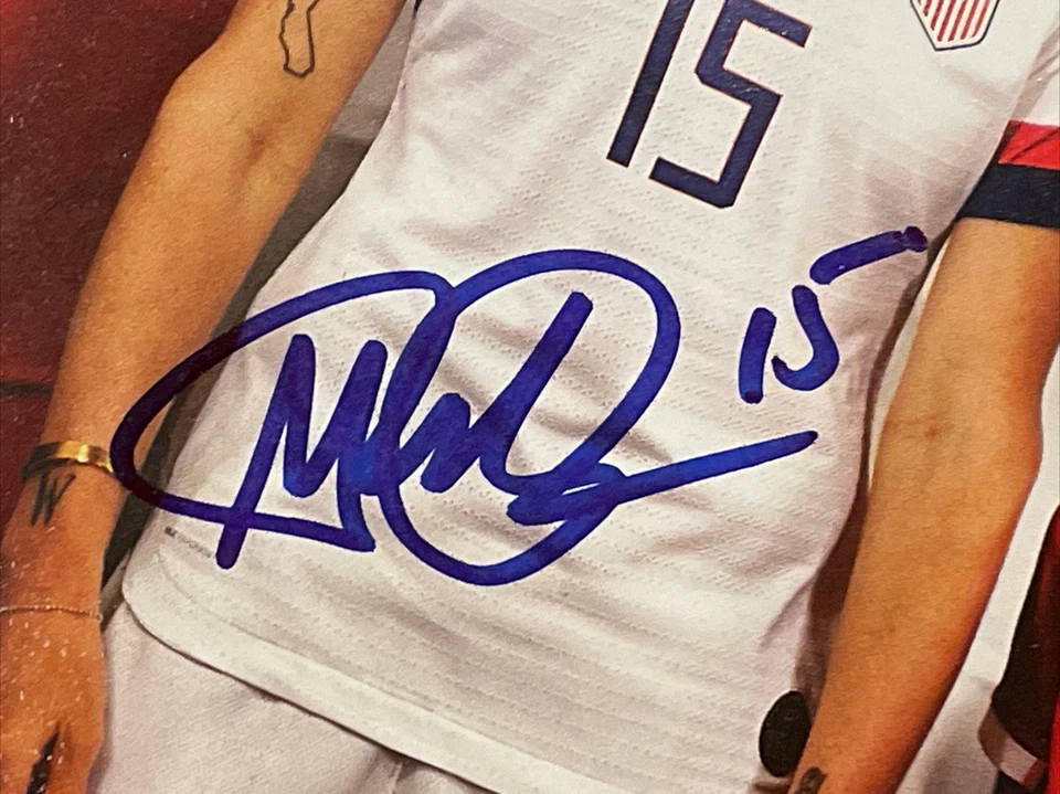 ALEX MORGAN, MEGAN RAPINOE SIGNED Sports Illustrated Magazine LoJo PSA/DNA COA - Image 4 of 4