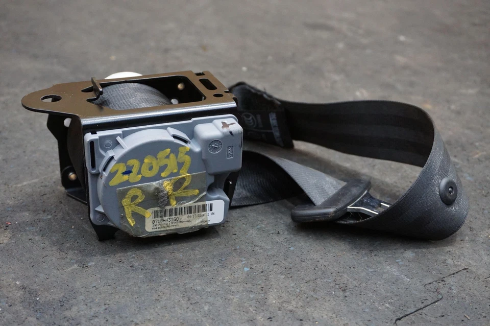 Retractor de cinturón de seguridad de pasajero central trasero OEM 3Y5857807B Bentley Mulsanne 10-20 Foto 3 de 4