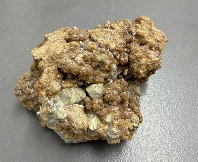 Pyrit Oktaeder auf Honigblende, Mexico, Zacatecas, 147 g, 7x5x3 dm