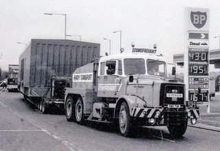 B/W PHOTO: ECONOFREIGHT SCAMMELL CONTRACTOR HEAVY HAULAGE UNIT RWO 73R
