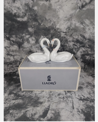 Lladro 01007049 Endless Love (Re-Deco) - P4327(box is not in good