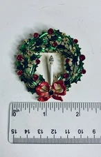 Vintage Christmas Wreath w/Candle Pin Brooch. Holiday Fashion Jewelry. Nice!