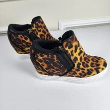 Not Rated Timmibelle cheeta women ankle bootie wedge sneakers size  6