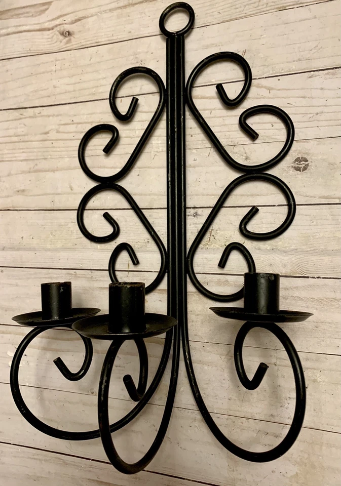 Hermoso Aplique de Pared Tres Velas de Hierro Forjado Campo Francés Pergamino Negro De Colección Foto 4 de 4