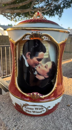Ardleigh Elliott Multicolor Gone With The Wind Fiery Embrace Music Box Estate