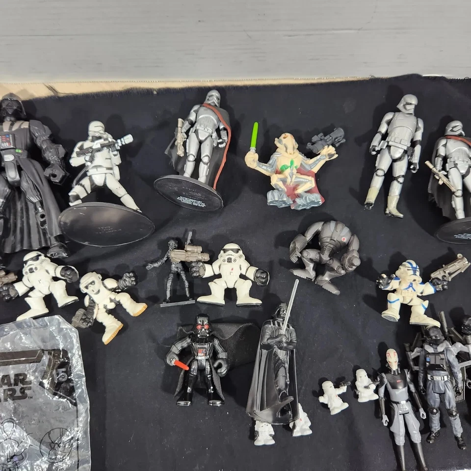 Lote misto de 22 bonecos de leilão de Star Wars Storm Troopers Darth Vader Tie Pilots - Imagem 3 de 4