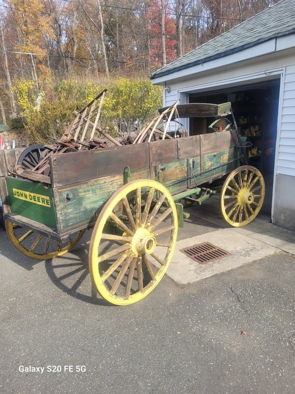 John Deere Antique Horse-Drawn Wagon Green Yellow Wood Metal
