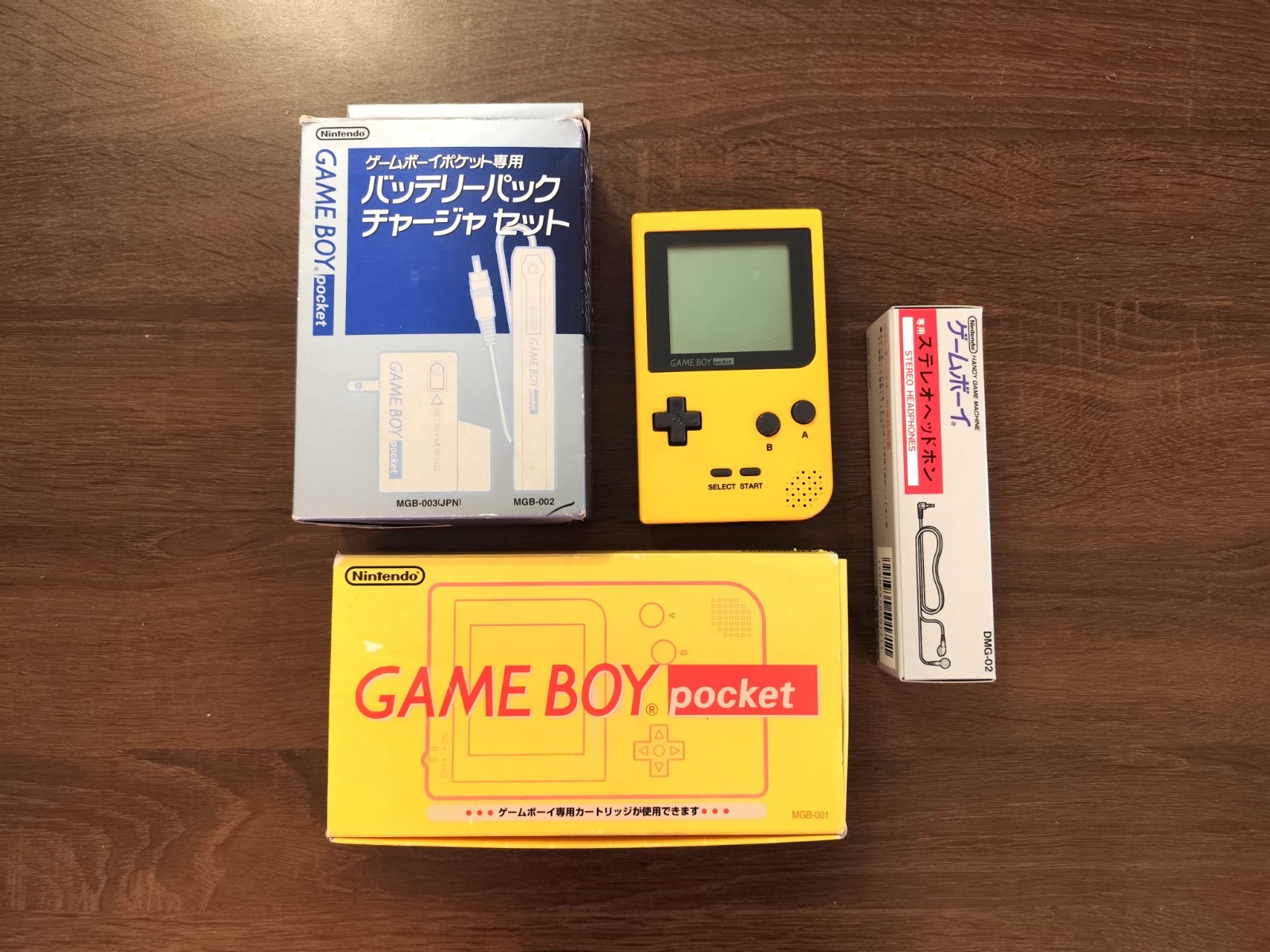 Game boy pocket jaune complète en boite avec accessoires originaux