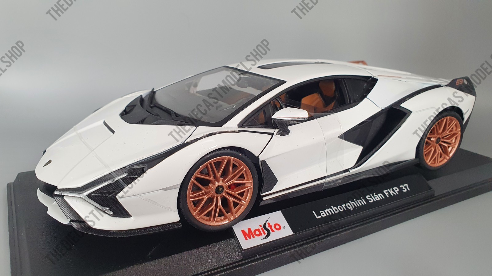 MAISTO 1:18 Scale - Lamborghini Sian FKP 37 in White - Diecast Model Car