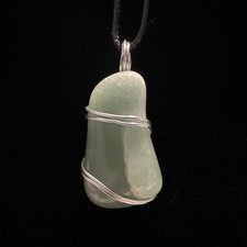 Fil de pierre d'aventurine 12 grammes enveloppé d'un collier cordon noir 24"