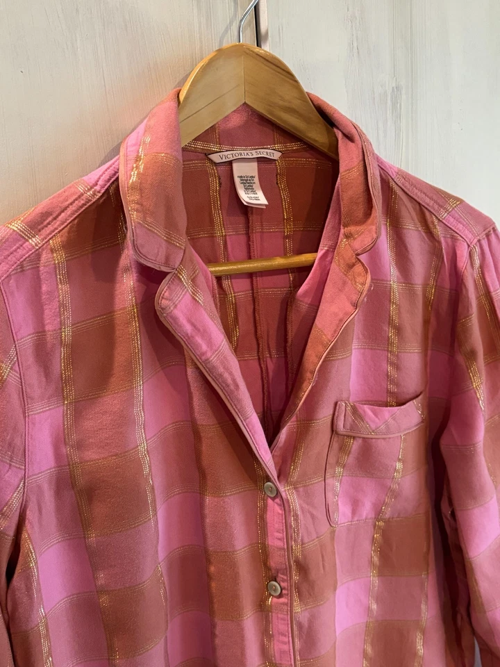 Pijama mameluco pequeño Victoria’s Secret franela oro rosa metálico abotonable Foto 4 de 4