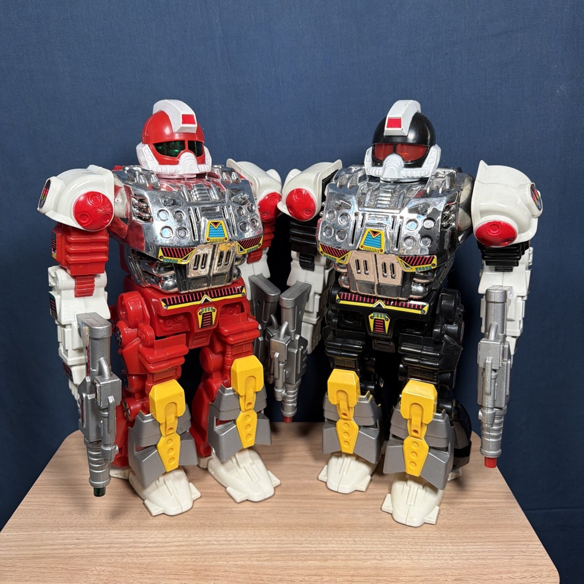 galaxy robot ranger sc-312　 おもちゃ　ロボット Galaxy Robot Ranger Toy 1990s - LOT OF 2 - Black And Red Version