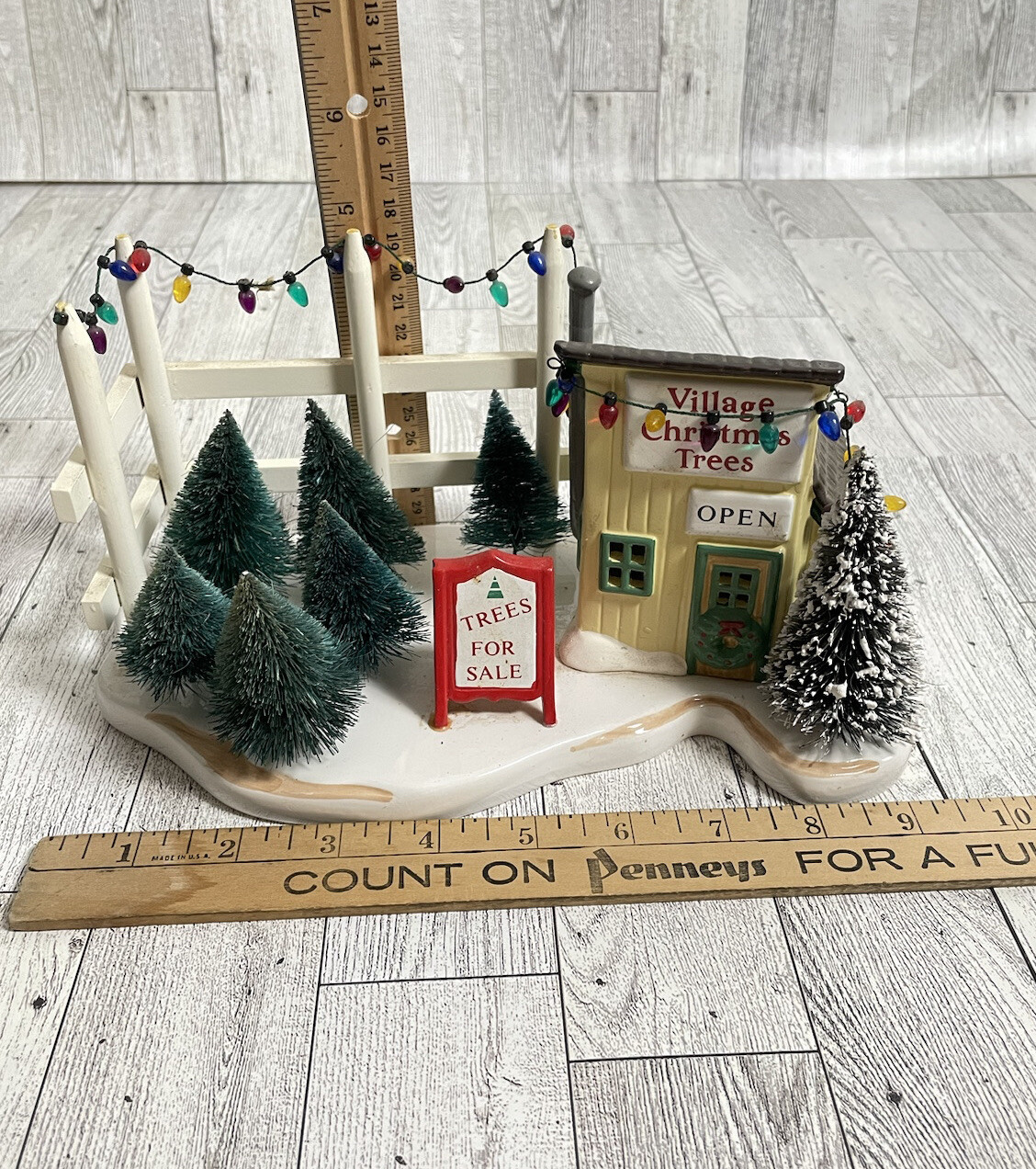 VTG 1988 Dept 56 Snow Village Christmas Tree Lot 51381 W/Box