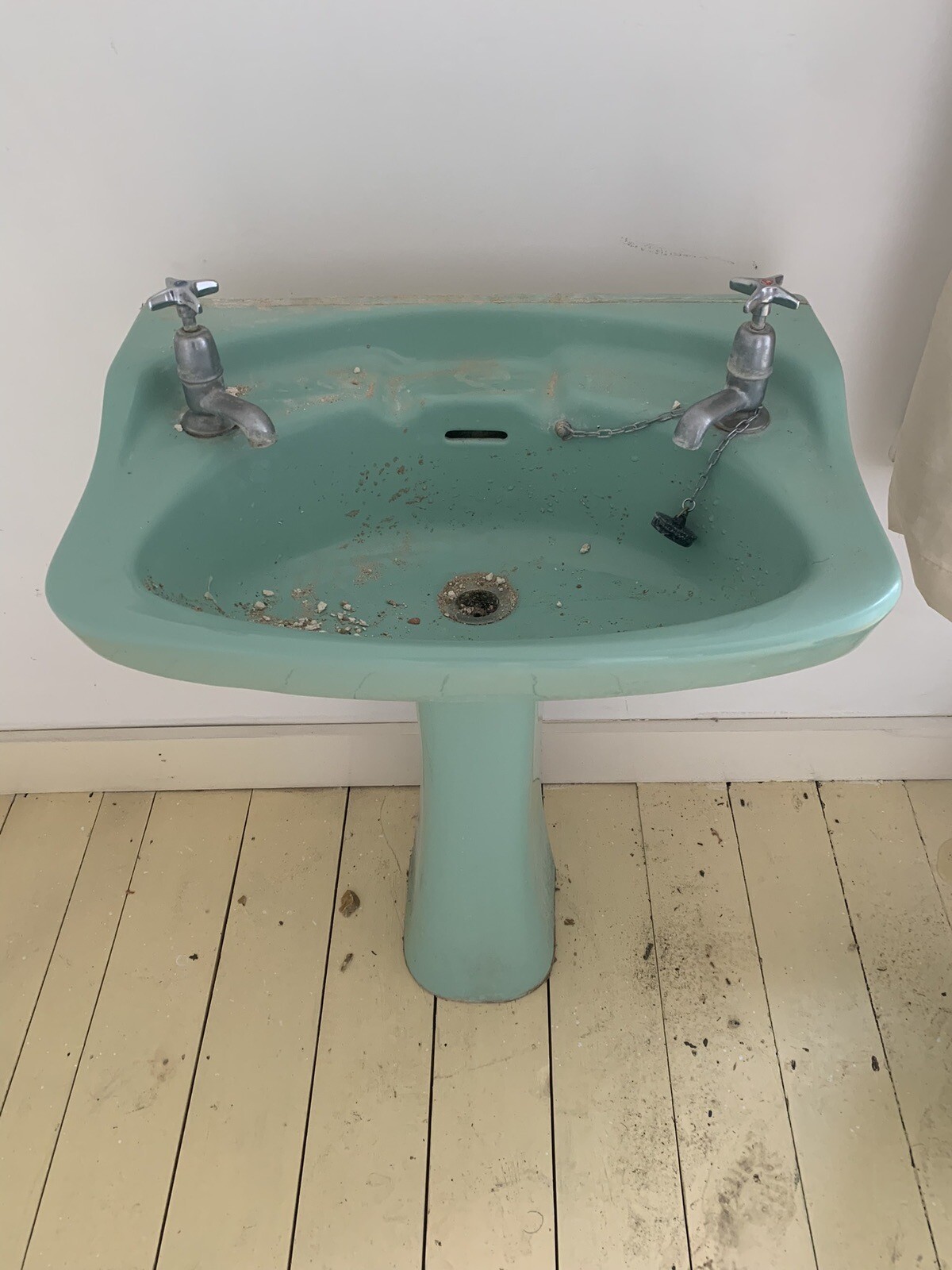 Rare Vintage Avocado Green Bathroom Suite. Cast Iron Bath Bath, Sink