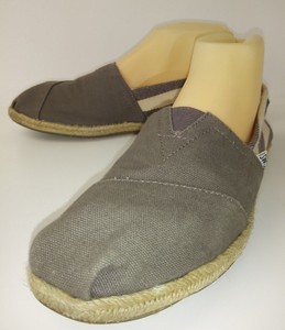 toms beach shoes