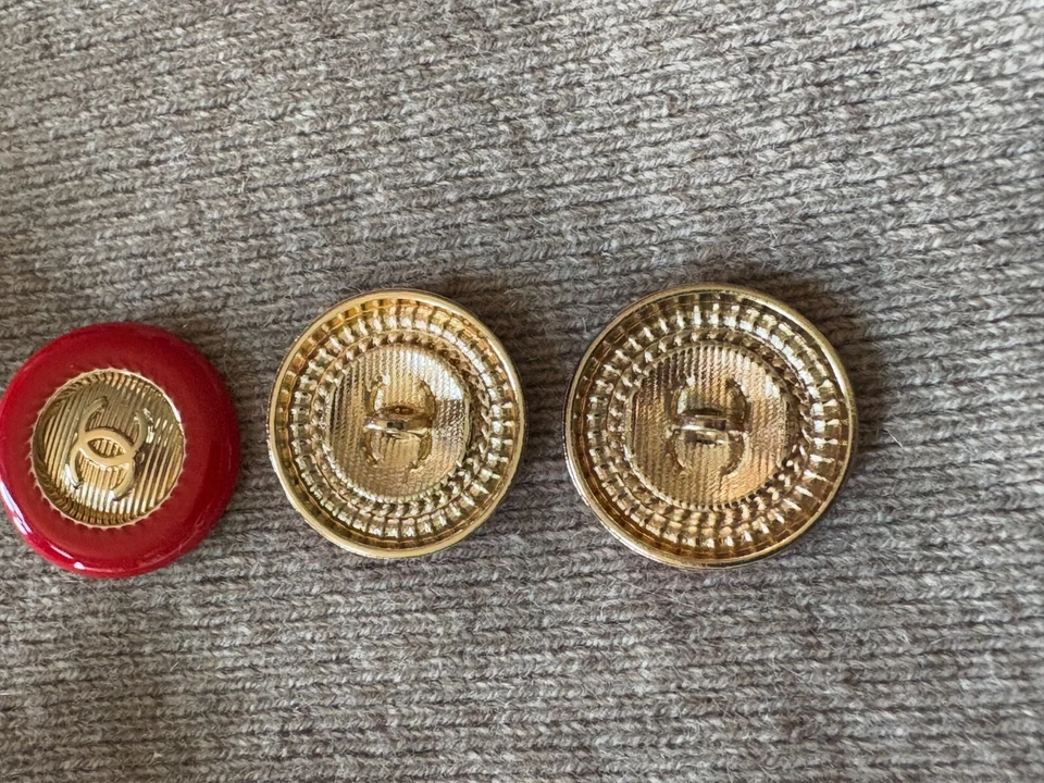 Set of 3 CHANEL Red Enamel & Gold CC Logo Buttons – Bold Vintage Style 22mm BIG - Image 2 of 3